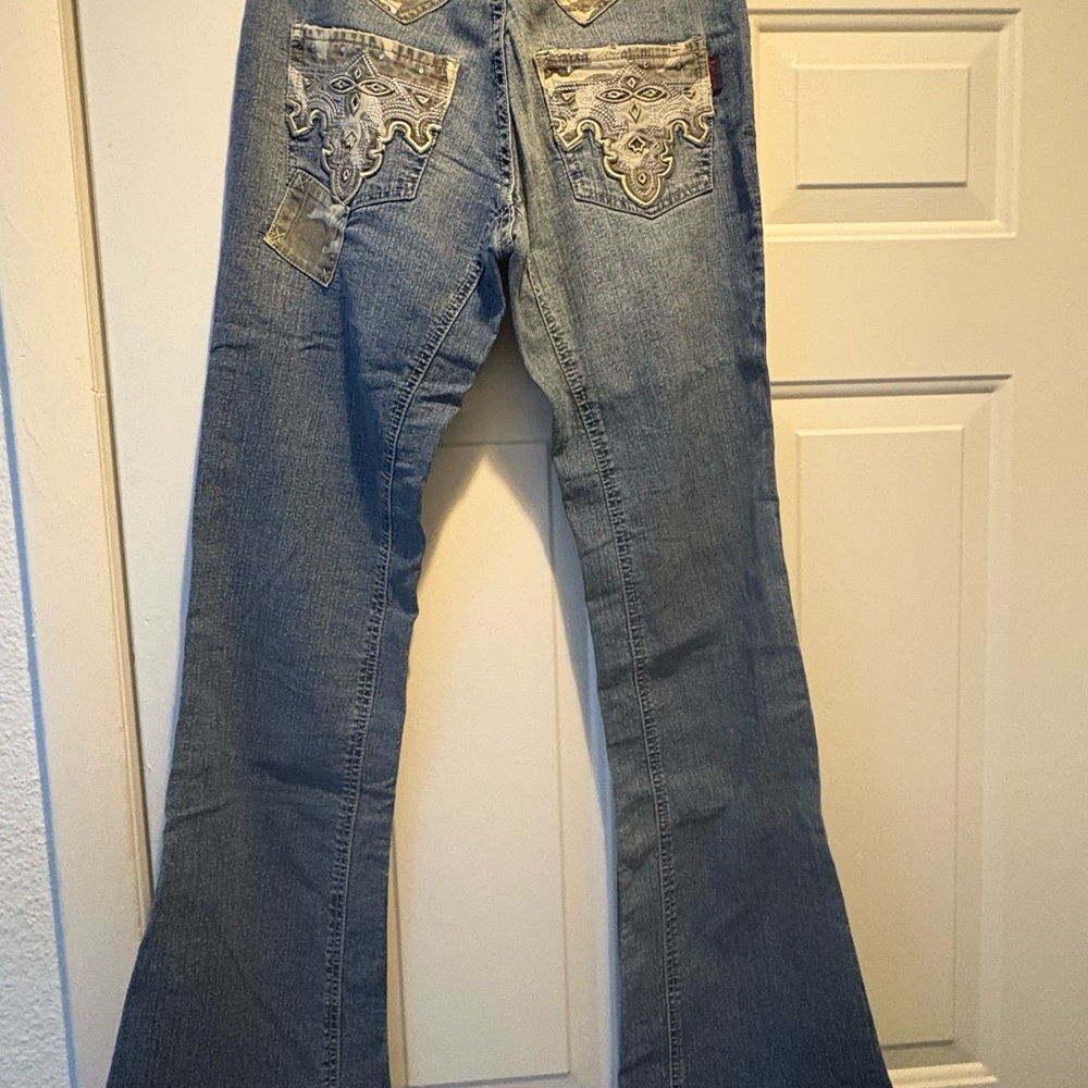 Gorgeous Embroidered Women's Jeans - Picture 11 of 16